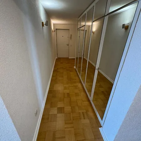 Kaiserloft Zentral Naehe Messe * Дюссельдорф